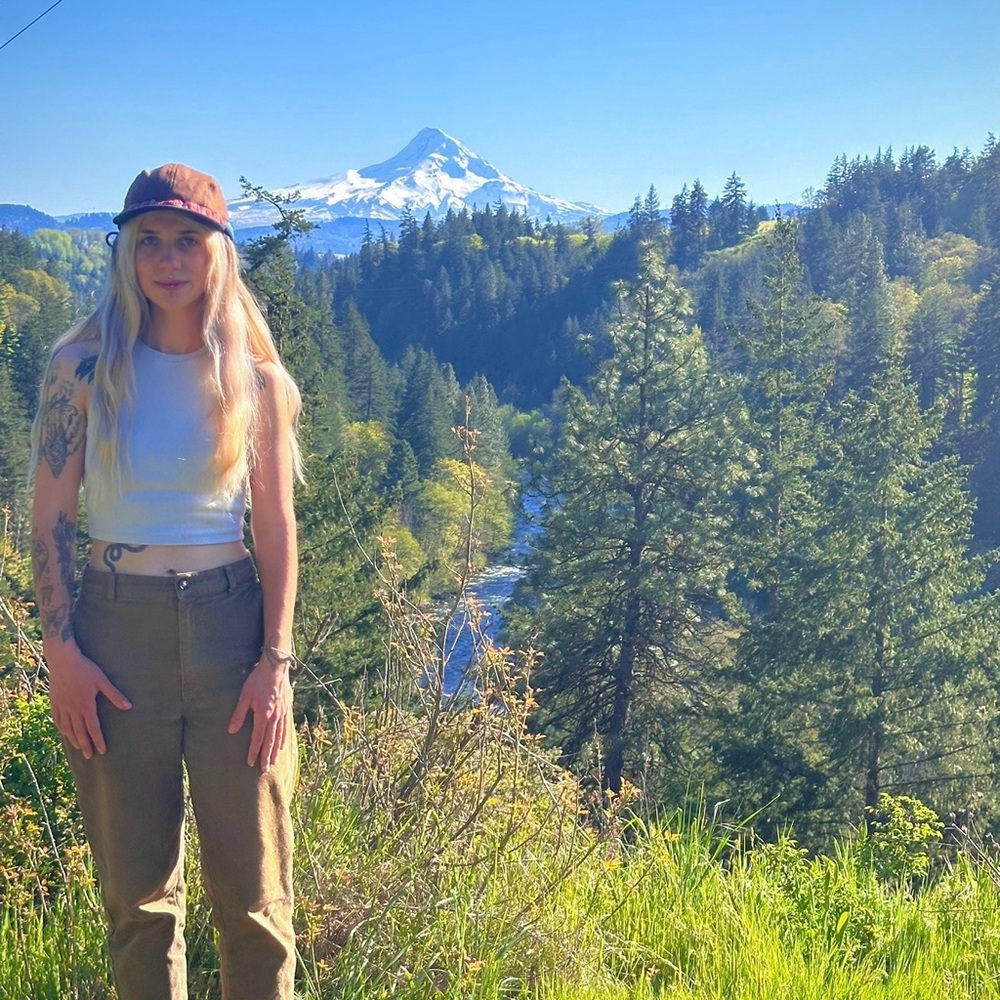 Meet your Posher, Maya